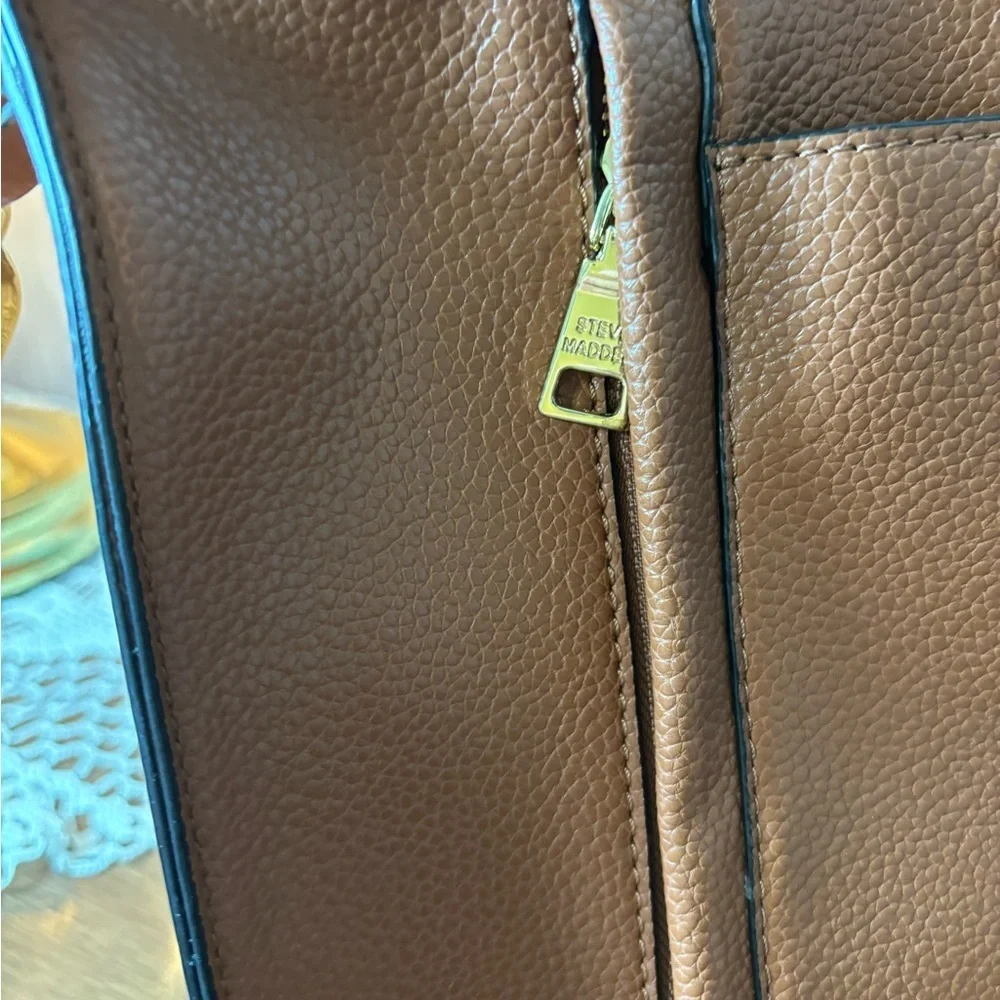 Steve Madden Tan Pebbled Faux Leather Large Satchel Tote with Gold Zippers Trave